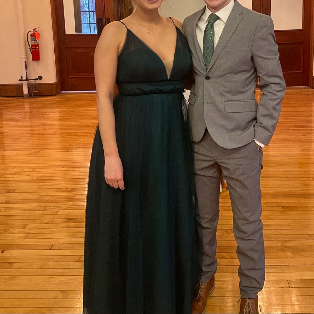 Long forest green tulle bridesmaid dress. Size 10 and hemmed.